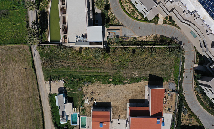 STEPS FROM A SANDY BEACH WITH A CONVENIENT SHAPE