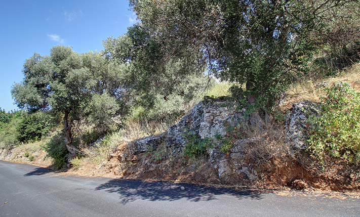 PARCEL WITH 2 PLOTS, A STONE RUIN & SEA VIEWS