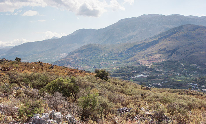 ΘΕΑ ΕΠΑΝΩ ΑΠΟ ΤΟΝ ΚΑΜΠΟ & ΩΣ ΤΑ ΛΕΥΚΑ ΟΡΗ