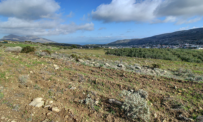 ΑΜΦΙΘΕΑΤΡΙΚΟ ΜΕ ΘΕΑ ΕΠΑΝΩ ΑΠΟ ΤΑ ΦΑΛΑΣΑΡΝΑ