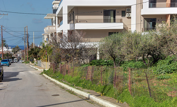 ΟΙΚΙΣΤΙΚΗ ΓΩΝΙΑ ΚΟΝΤΑ ΣΤΟ ΚΕΝΤΡΟ ΤΗΣ ΚΙΣΣΑΜΟΥ