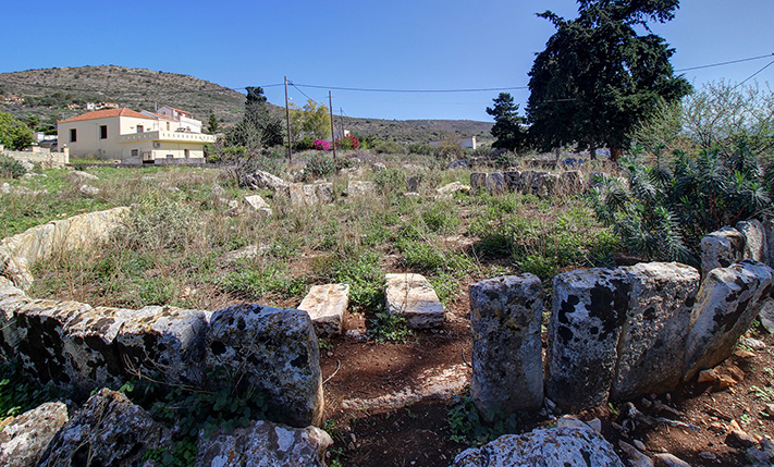 FOR A HOUSE OR COMPLEX WITH MOUNTAIN VIEWS