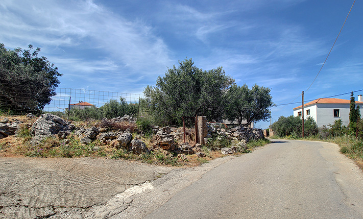 PRIME COMPLEX LAND IN HOT RESIDENTIAL AREA