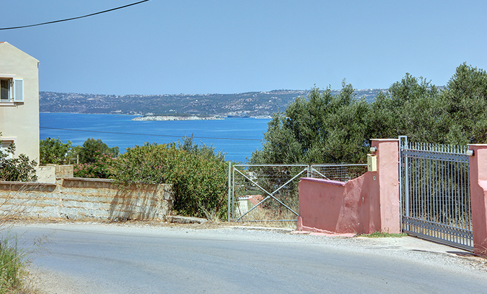 UNOBSTRUCTED SEA VIEWS FROM A PRIME SPOT
