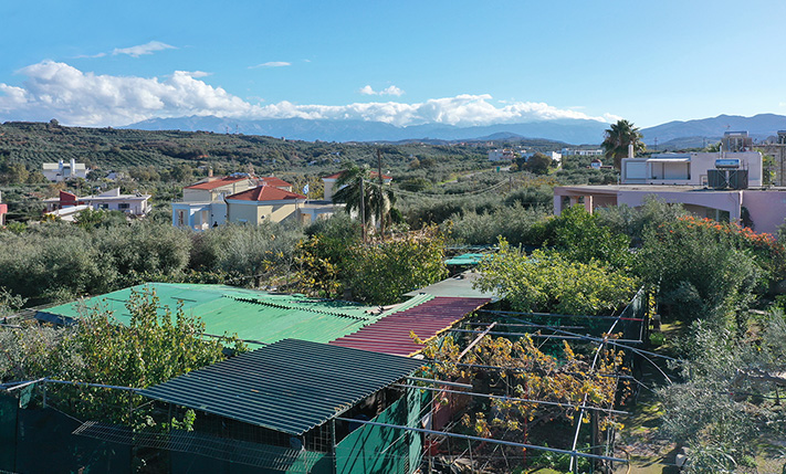LARGE SOUTH FACING FRONT & SIDE SEA VIEWS