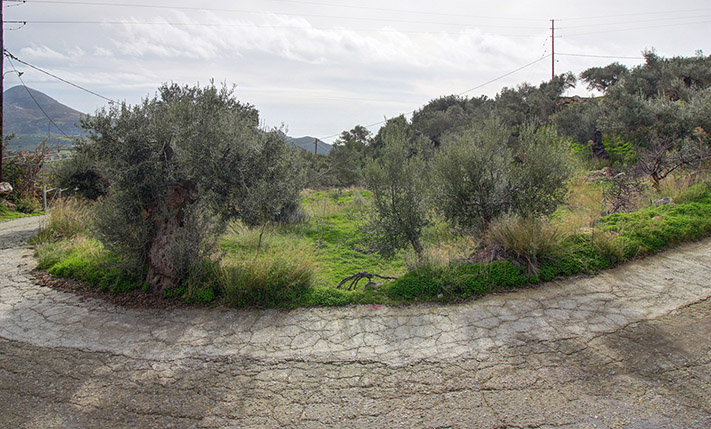 STUNNING SEA VIEWS & A READY-TO-USE STUDY