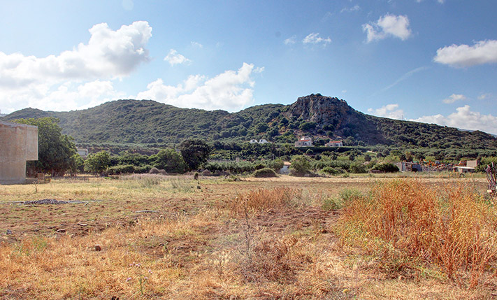 RAPIDLY DEVELOPING AREA STEPS FROM THE BEACH