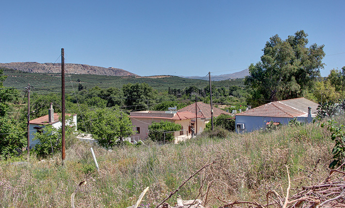 PRIME INVESTMENT AT THE ENTRANCE OF THE VILLAGE