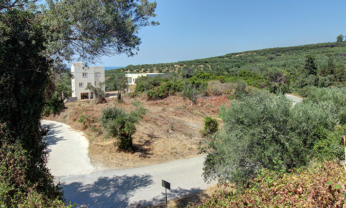 ELEVATED PLOT WITH A CONVENIENT SIZE