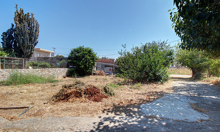 A SMALL CORNER PLOT CLOSE TO AMENITIES