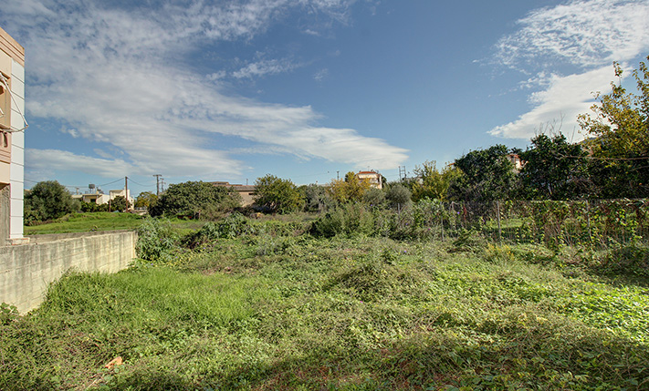 IN A FAMILY NEIGHBORHOOD SOUTHWEST OF CHANIA