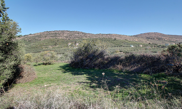 SOUTH-FACING MOUNTAIN VIEWS ON THE VILLAGE FRINGE