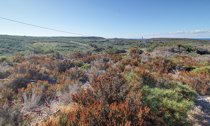 READY-TO-BUILD SURROUNDED BY MODERN HOUSES