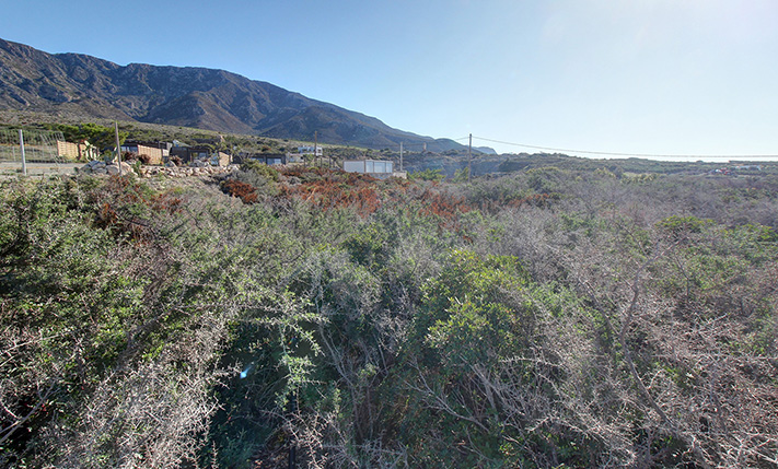 READY-TO-BUILD SURROUNDED BY MODERN HOUSES
