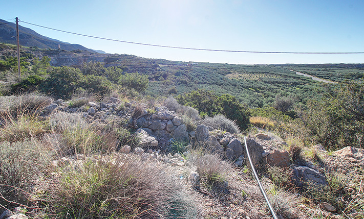 READY-TO-BUILD SURROUNDED BY MODERN HOUSES