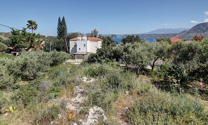 ΘΕΑ ΑΠΟ ΤΟΝ ΟΡΟΦΟ ΣΕ ΓΕΙΤΟΝΙΑ ΜΕ ΠΟΛΥΤΕΛΕΙΣ ΟΙΚΙΕΣ