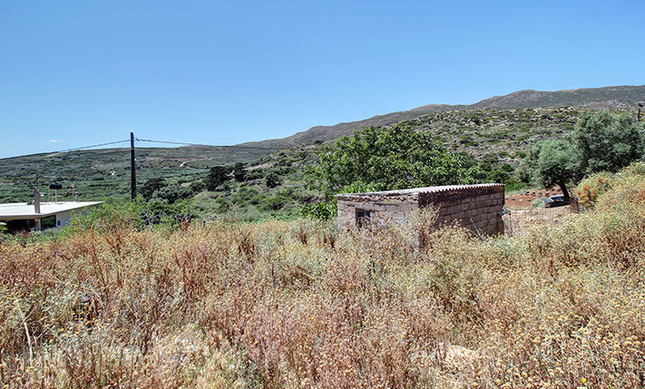 AN ELEVATED CORNER ON THE ROAD TO MENIES BEACH