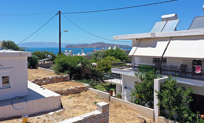 JUST A FEW STEPS FROM THE BEACH & AMENITIES