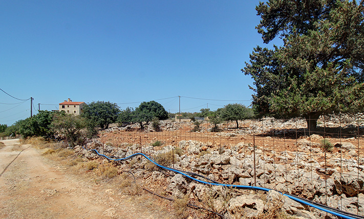 FERTIG ZUM BAU FÜR EIN HAUS MIT GROßEM GARTEN